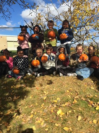 mootzclass's tweet photo. Nothing like a group of happy 1st graders!!🎃 @RutherfordWay https://t.co/MFqHhIZKBR