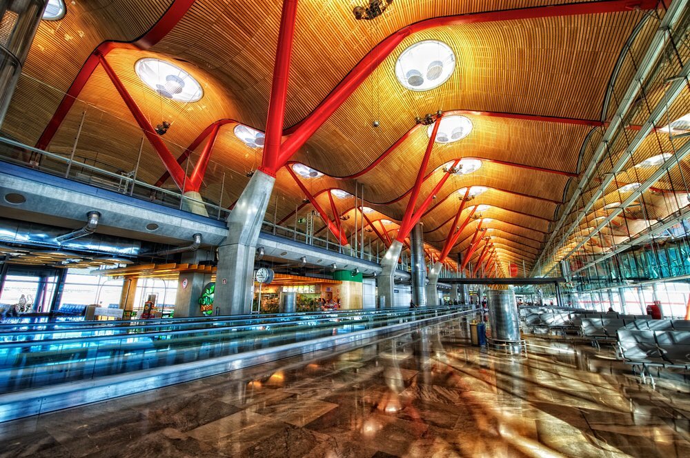 andreasully16's tweet photo. ¡¡¡Llegamos a Madrid!!! #aeropuerto https://t.co/rnaln6PyfM