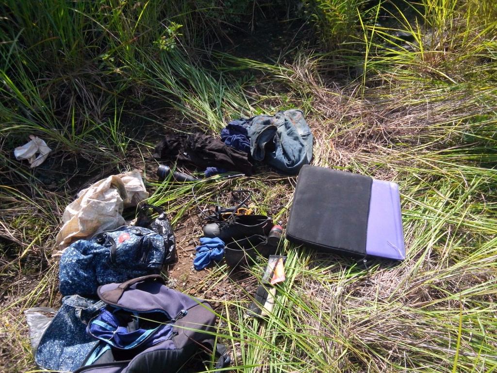 MrodriguezDCA's tweet photo. @DiariodeCA Evidencias. Armas incautadas a secuestradores de empresario ganadero  en Chiquimulilla, Santa Rosa. https://t.co/zEYKtOvPZh