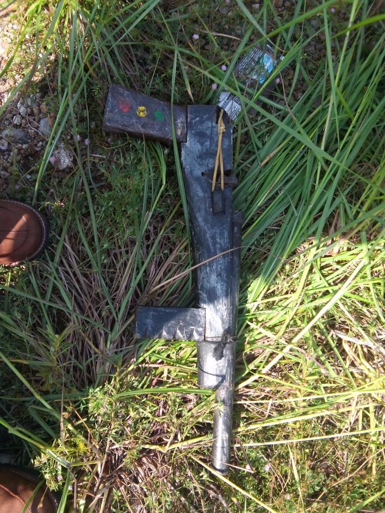 MrodriguezDCA's tweet photo. @DiariodeCA Evidencias. Armas incautadas a secuestradores de empresario ganadero  en Chiquimulilla, Santa Rosa. https://t.co/zEYKtOvPZh