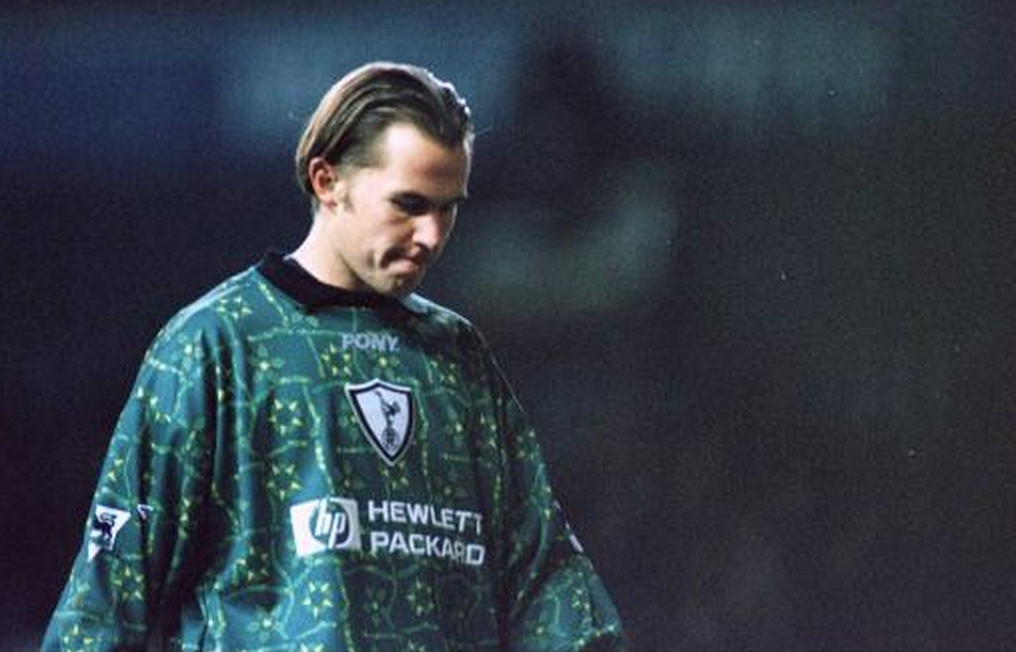 Happy birthday to long-haired lothario Ian Walker, who turns 44 today. Some goalie shirt that was... 