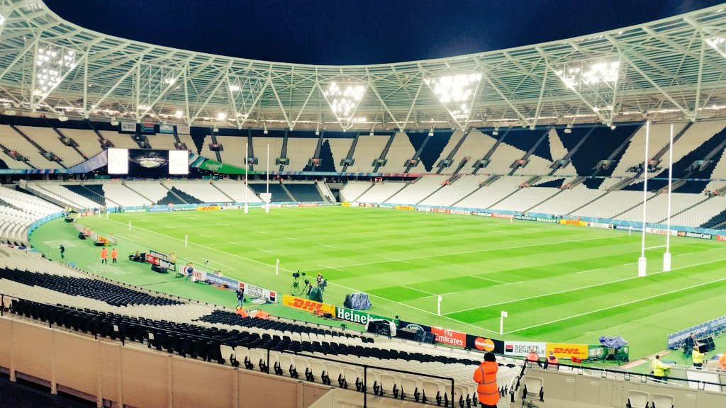 LAS_NorthEast's tweet photo. It gets dark early outside but inside it is nice and bright. Stadium all ready for the spectators and teams #RWC2015 https://t.co/fnwkjdbGqa