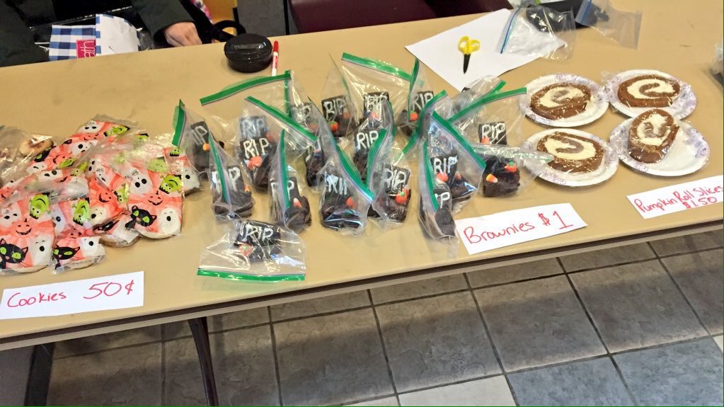 IUPWCS's tweet photo. Come support the women's club soccer team by buying some of our delicious baked goods! @Crushesofiup @AsSeenAtIUP https://t.co/Z1viLgY2MO