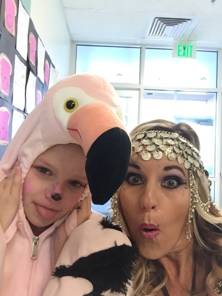 staceyjocox's tweet photo. Me and my pink flamingo! @Redmtelementary https://t.co/TMeuqXjMok