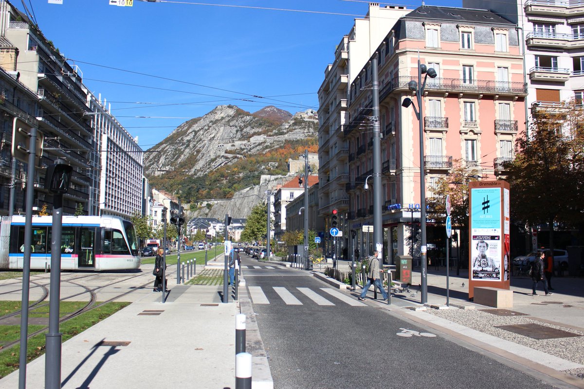 dieseAST2015's tweet photo. Préparez-vous !
♯#AST2015 #Art #Science #Technologie #Grenoble
14 > 21 novembre 2015 https://t.co/M53cSXCrmt