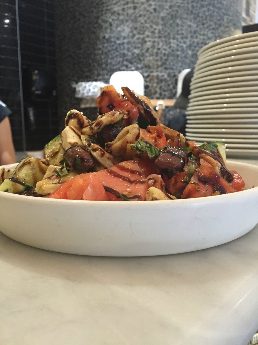 Pourquoi ne pas commencez le tout avec une bonne salade?

How about a salad to go with your carbs?