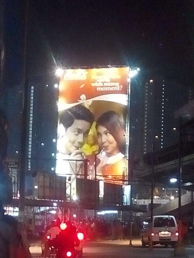 MaineAlden16's tweet photo. SPOTTED: Coca-Cola Billboard at Night! Amazing! Thank you @CocaColaPH for granting our wish! #ALDUBBahayNiLOLA © https://t.co/W5tdOAG9MS