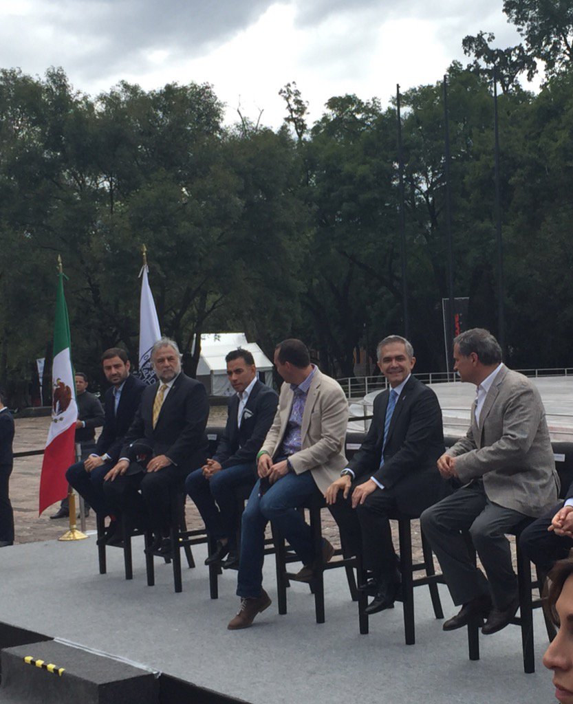 GobCDMX's tweet photo. En el marco del #MéxicoGP, el #JefeDeGob, @ManceraMiguelMX, inaugura en estos momentos la #F1FanZoneMx https://t.co/S8hyruBhU4