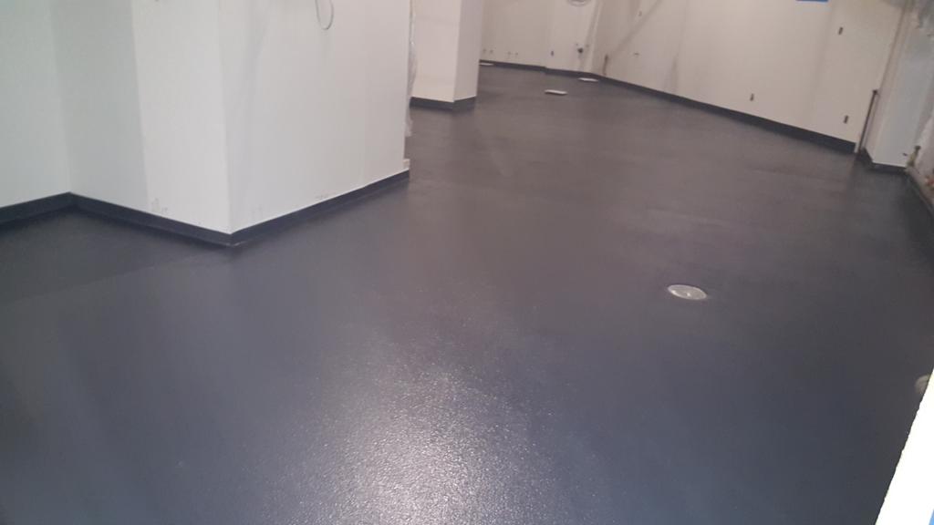 C2Cepoxy's tweet photo. Recently finished commercial kitchen using @DurAFlexFloors with #PolycreteMDB and polycrete CF topcoat https://t.co/YzdGa5FURg