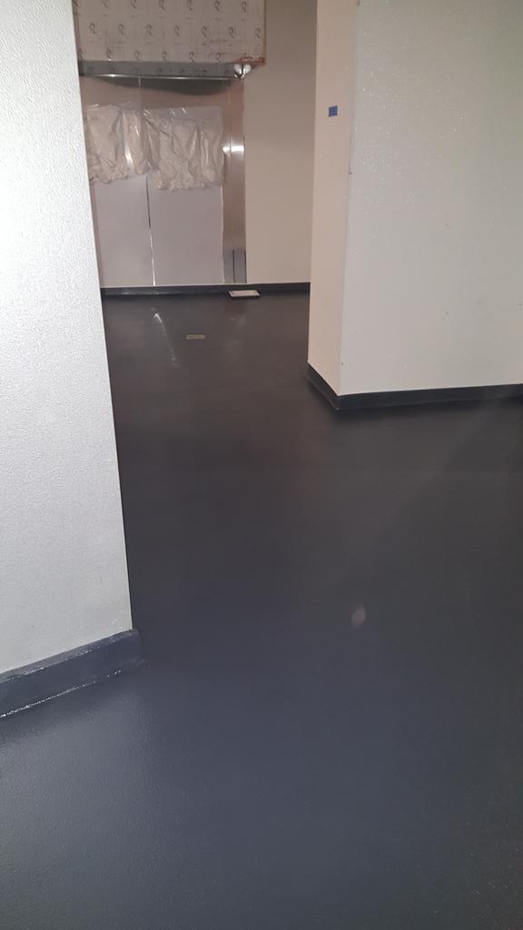 C2Cepoxy's tweet photo. Recently finished commercial kitchen using @DurAFlexFloors with #PolycreteMDB and polycrete CF topcoat https://t.co/YzdGa5FURg