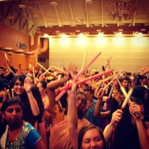 HinduStudents's tweet photo. HSA branch from the University of Texas at Austin threw their annual Navratri event! @longhornhsa #navratri \m/ https://t.co/cBqjyWdhp1
