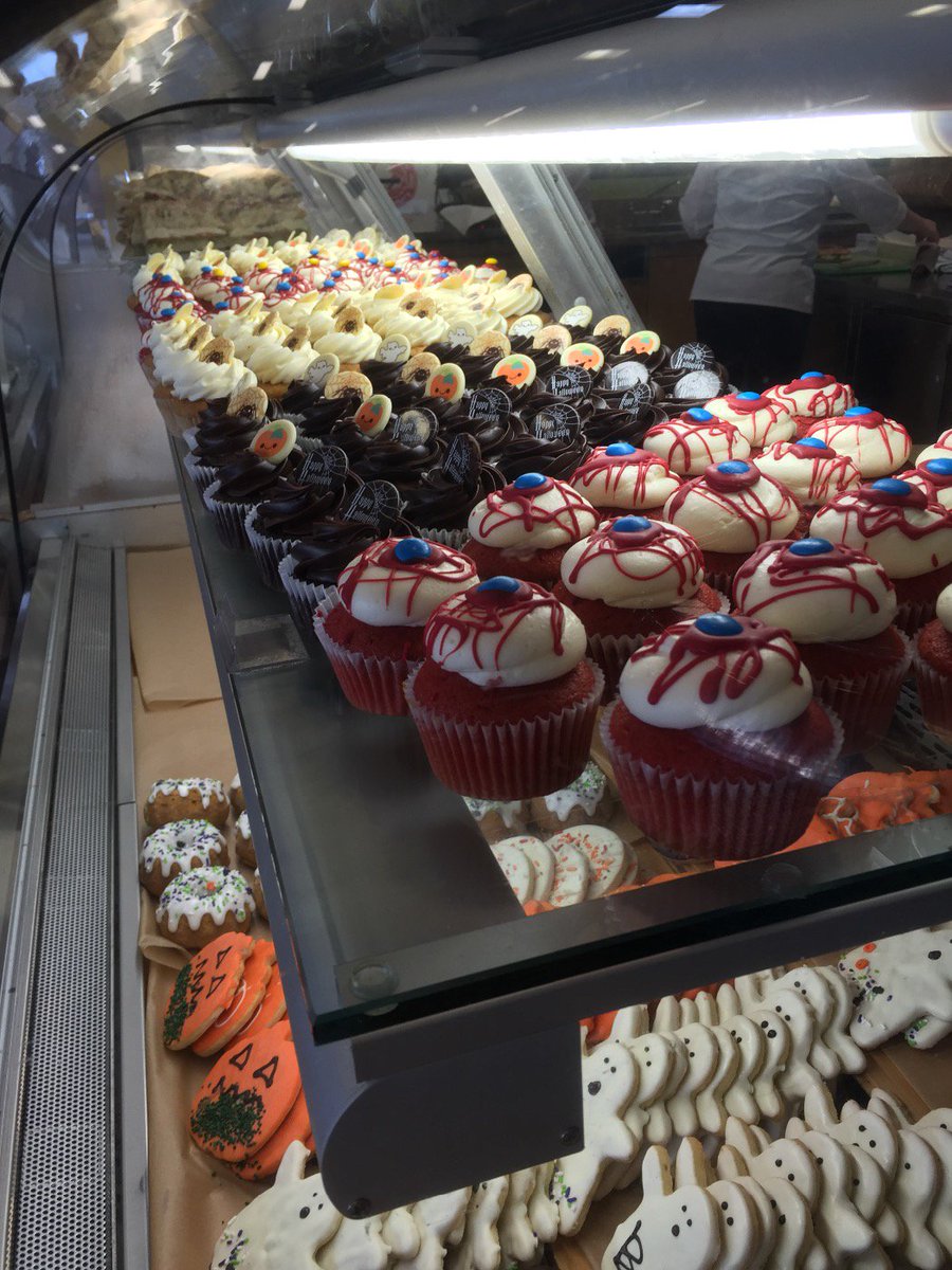 scudining's tweet photo. The Bake Sale is underway! Stop by to get a scarily sweet Halloween treat!! 🎃 https://t.co/xUM5JZ22gA
