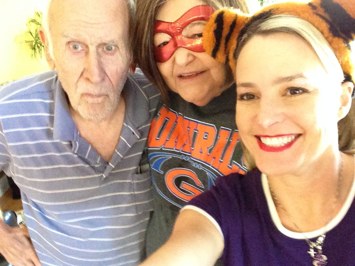 GGTimmons10's tweet photo. #HappyHalloweenWeekend even tho my dad refuses to #smile in every pic.  #LoveMom #LoveDad #funniestpic https://t.co/pvK1iaq3Wc