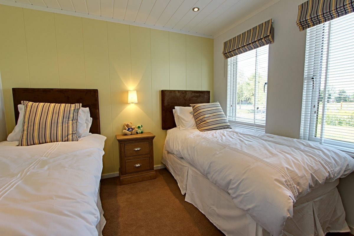 Rowanwater's tweet photo. Did you know we offer bespoke lodges? So you can choose between an office or a guest bedroom https://t.co/qPHxSma2RY https://t.co/QOSBH4V8jO