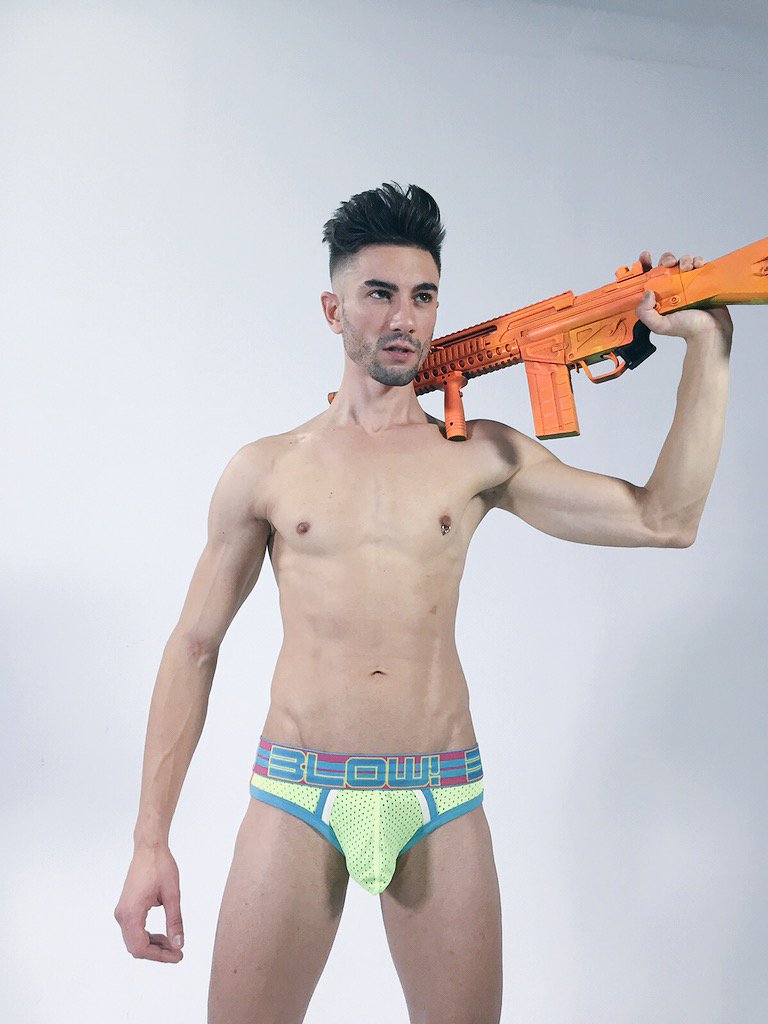anderrazz's tweet photo. The damn AK47 ! Soon @fuckme_boys @jthorx @QueerMeNow https://t.co/1iQuPM2zHI