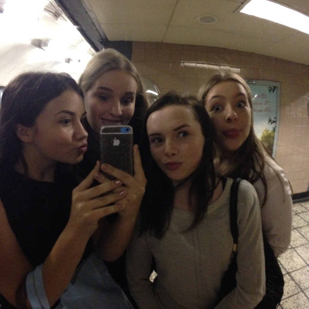 amyhossack's tweet photo. Such a good day 🛍👭👭💖 @oliviabrace5 @dukes_phoebe @SophieVerge https://t.co/nd7Jlo6adD