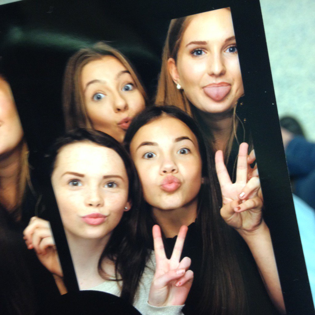 amyhossack's tweet photo. Such a good day 🛍👭👭💖 @oliviabrace5 @dukes_phoebe @SophieVerge https://t.co/nd7Jlo6adD