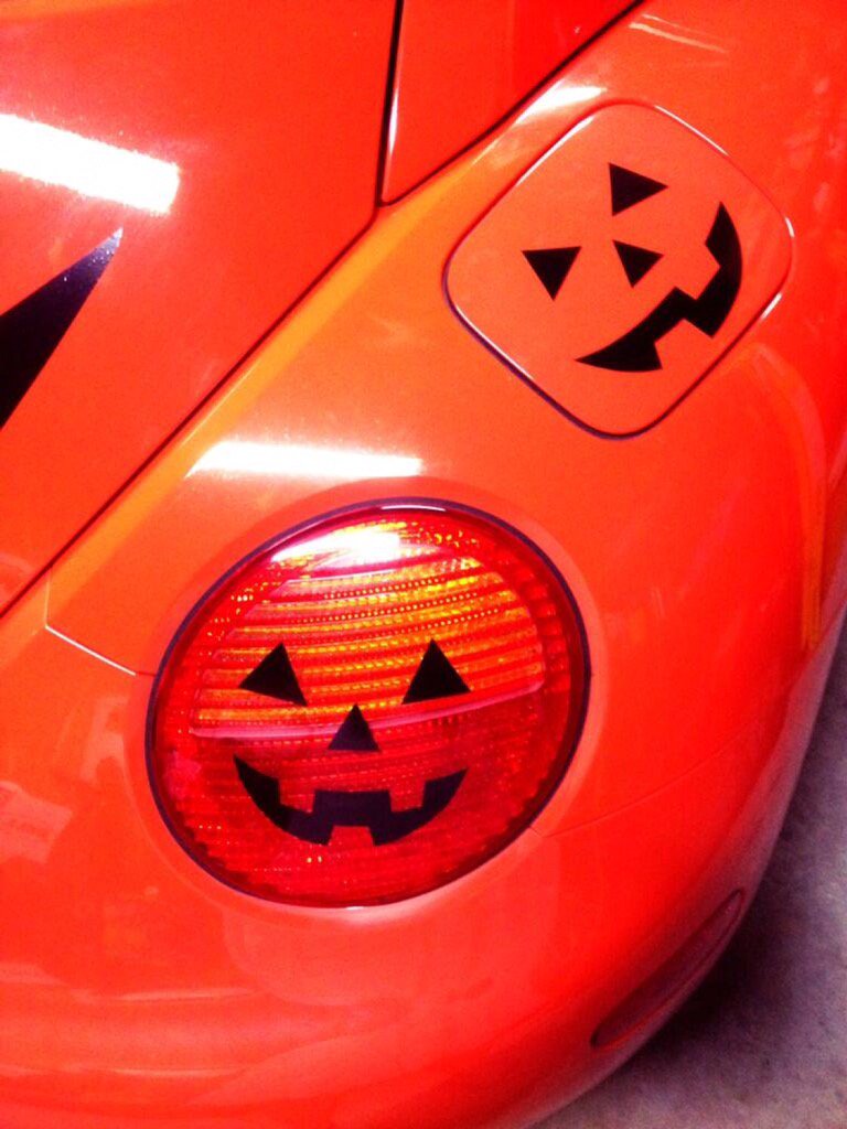 pumpkinbug's tweet photo. It's Halloweentime in #Durham! Tweet if you see us &amp; tell us yr costume! @DurhamChamber @durhammag @SocialInDurham https://t.co/oLMfxSxojr
