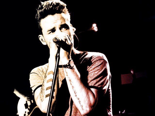 PaynoAesthetic's tweet photo. Liam: Day and Night https://t.co/ljVaBuPEeS