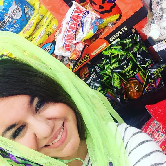 girlsonfoodblog's tweet image. @ReesesPBCups @Butterfinger @KITKAT &amp;amp; @mmschocolate are among the #halloween #candy greats! girlsonfood.net/2015/10/gof-di…