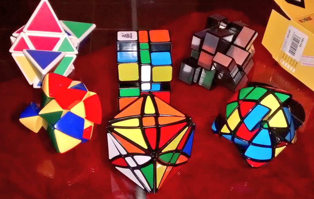 ECS_Rubiks's tweet photo. Y nada, para terminar el desaguisado de los paquetes de hoy, a ver si vuelven a su forma original #CubosEverywhere https://t.co/QL9Gc3pHaX