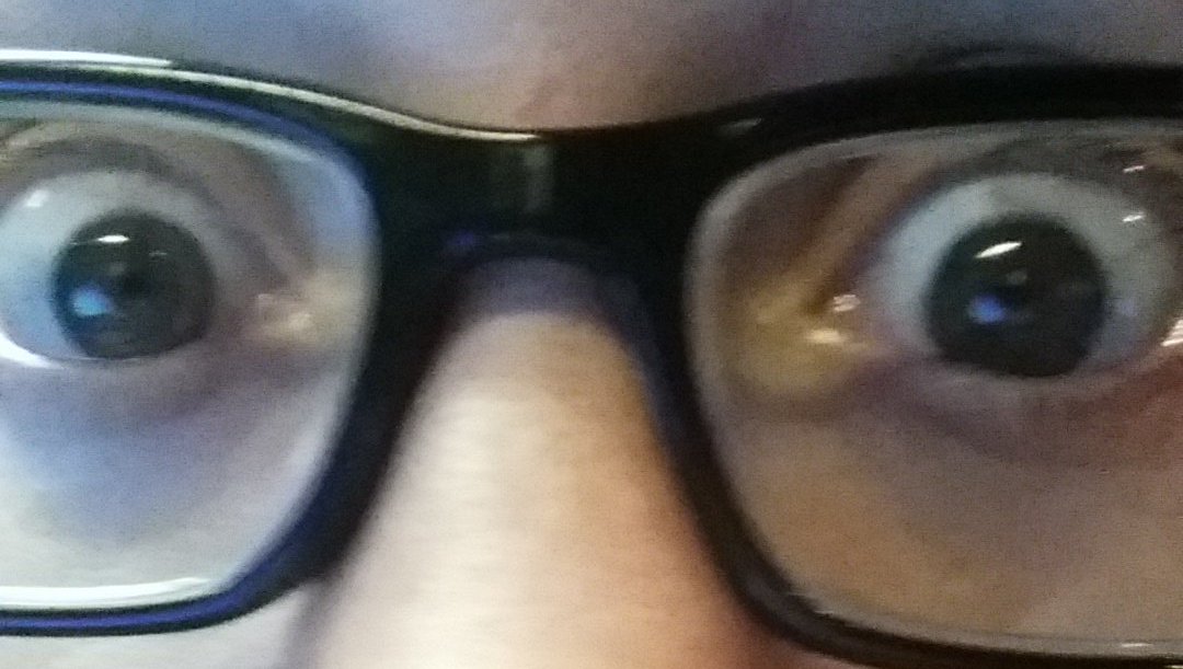 ThatGirlChip's tweet photo. #TwoEyeballs @kevinandbean https://t.co/vFAYFMwLff