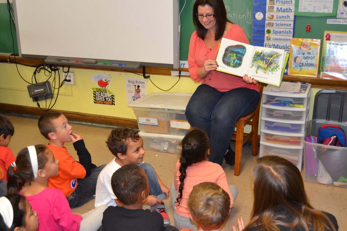 OaksSchool3's tweet photo. Parents are key to making our school an awesome place. We love that all celebrations always include a good book. https://t.co/GIDfQGkIIo