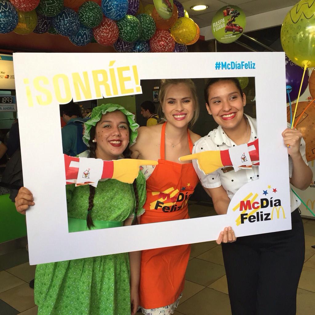 McDonalds_Cl's tweet photo. En el Mcdonald's Bellavista @NatalyChillet @fede_koch y @Ealbasetti apoyando el #McDiaFeliz
Únete con una Big Mac https://t.co/c5ZinaHjl7