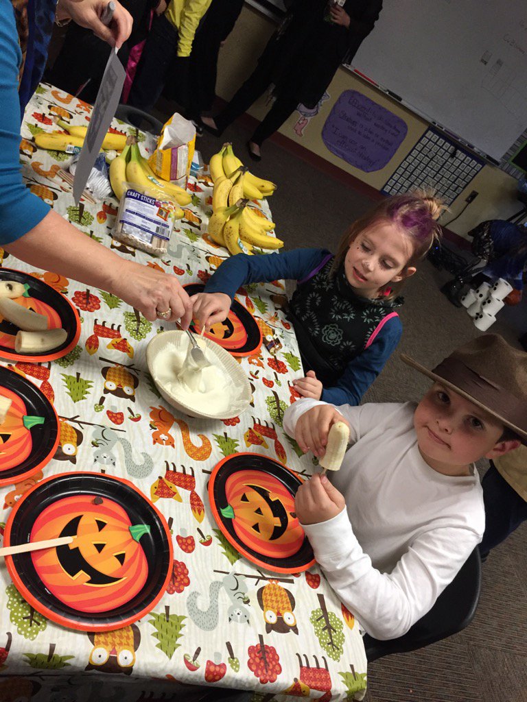 Welch2ndgrade's tweet photo. Ghostly bananas! https://t.co/GO5jZg0Z4T