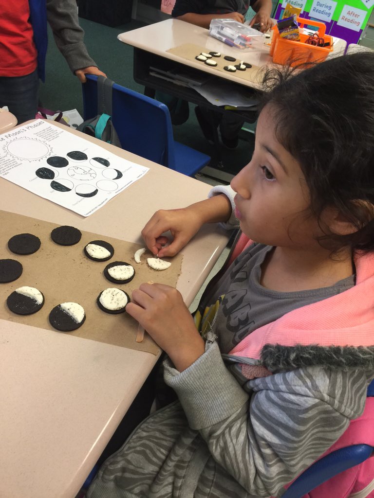 Ss learning moon phases. #ggators16 @GuilfordPurdy <a href="/GuilfordEle/">Guilford Elementary School</a>