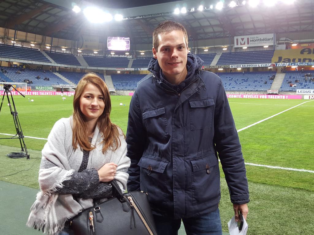 FCSM_officiel's tweet photo. Nos deux twittos en bord pelouse prêts à vibrer pendant le #LiveFCSM ! #FCSMETG https://t.co/m3eenjQfTJ