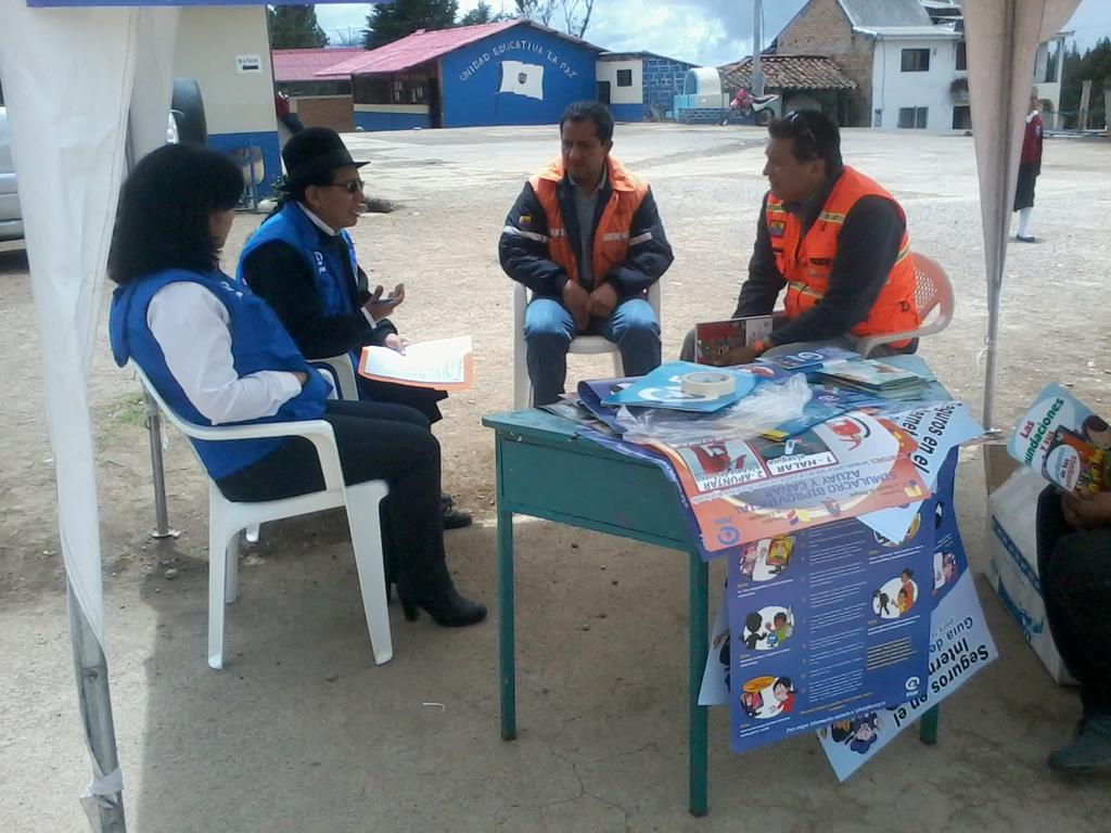 VPC_LaPaz's tweet photo. @VoluntSGRLaPaz organizando la casa abierta sobre #GestióndeRiesgos participan #Policía #PlanInt #SGR n la UE #LaPaz https://t.co/7BCAtIyEsg
