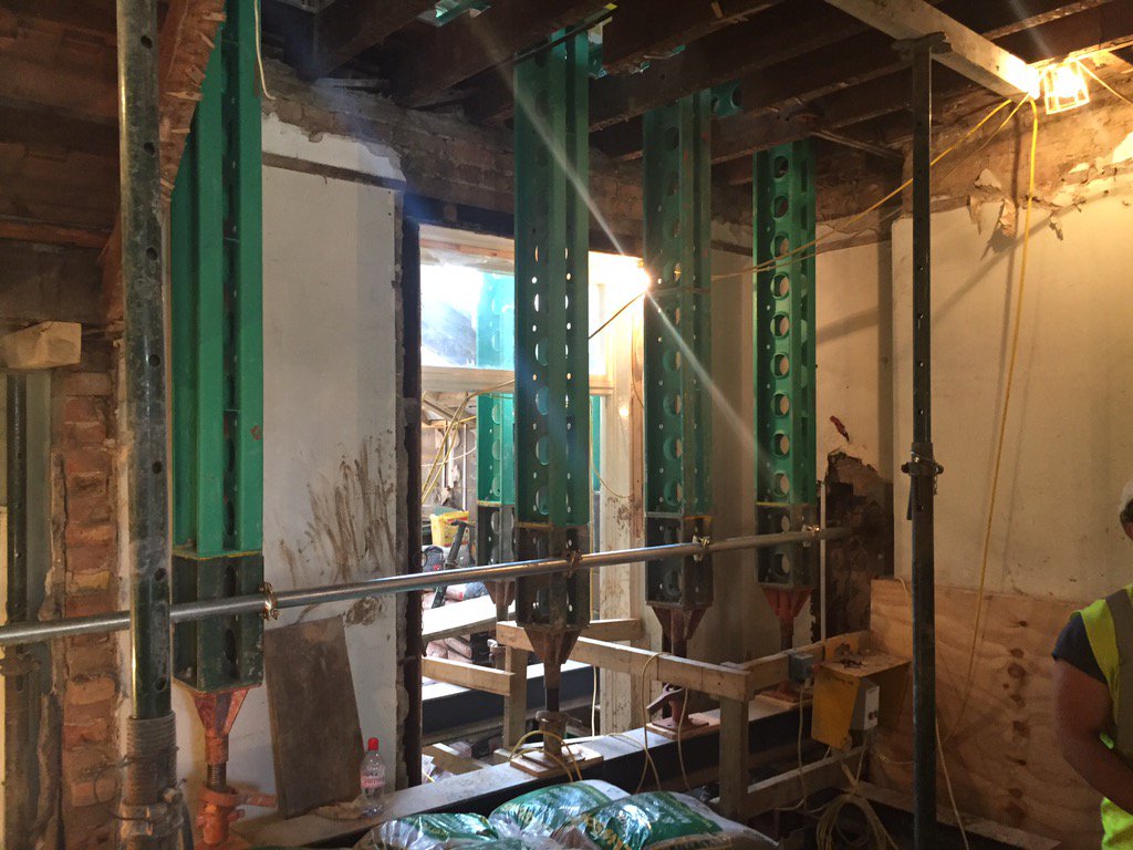 TheLCCLtd's tweet photo. Structural propping! #londonbasements #basementpros #construction #wandsworth https://t.co/p6LvTqDRRa