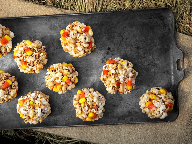 FoodNetwork's tweet photo. Recipe of the Day: @ThePioneerWoman's Candy Corn Popcorn Balls https://t.co/24Y4J4xDd0. https://t.co/CdlxIXUACB
