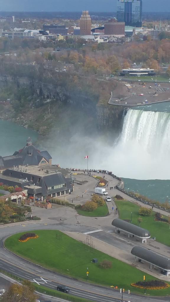 SamberProd's tweet photo. Taking a rare Friday off and enjoying some #redwine at #NiagaraFalls @SamberProd https://t.co/XpPPjwkZlJ