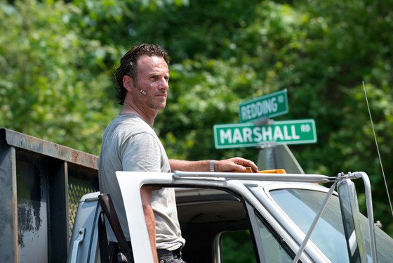 enews's tweet image. They're baack! The Walking Dead is renewed for season 7 because no duh: eonli.ne/1MZX3EX