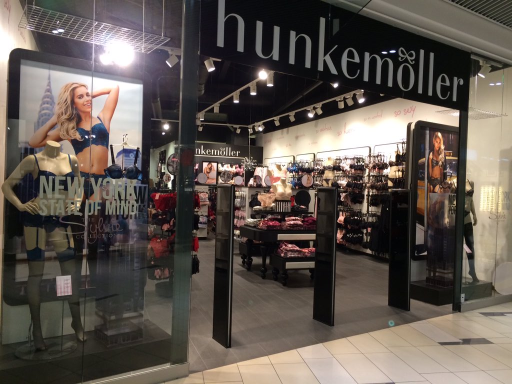 PiaWaehrens's tweet photo. Sooo ready for Silvie. 👏😆🎀 @Hunkemoller @PiaWildbork @SorenThomsenHKM https://t.co/GgNTLphp57