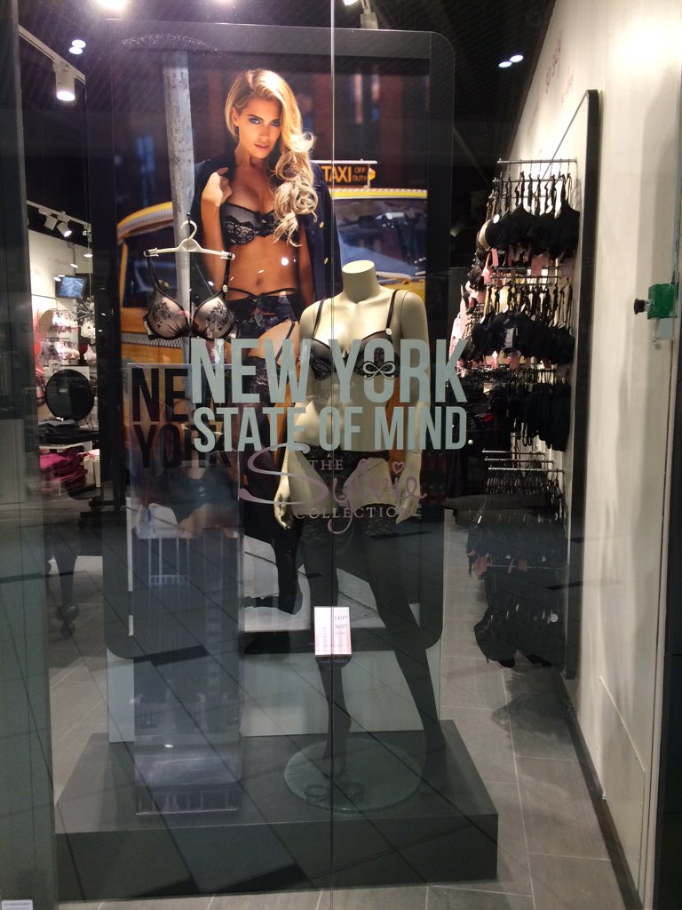 PiaWaehrens's tweet photo. Sooo ready for Silvie. 👏😆🎀 @Hunkemoller @PiaWildbork @SorenThomsenHKM https://t.co/GgNTLphp57