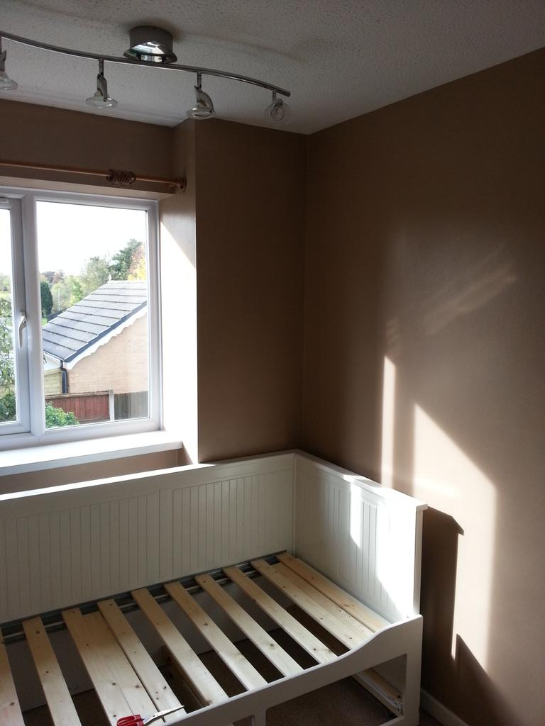 SmaltoUK's tweet photo. Guest room, painting and decorating. #dulux #cookiedough #stone #staffordshire https://t.co/H0ZUftovWF