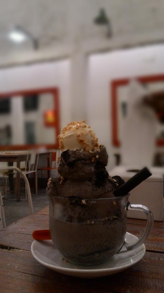malanghits's tweet photo. Es ala @makcikpuff emang bikin ngiler , tempat nongkrongnya asik, harganya pelajar banget dan rasanya nyess di ati. https://t.co/foPEDyxZyG