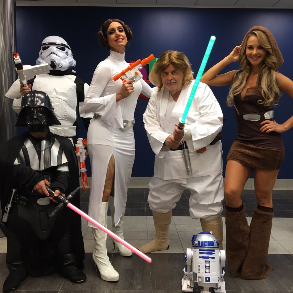rauldemolina's tweet photo. #FatWalker #StarWars @LiliEstefan @ximenacordoba #Carlitos @ElGordoyLaFlaca @Univision #halloween2015 https://t.co/XTBJugaBVw