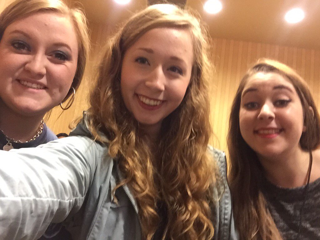 RayCrazay's tweet image. Love meeting our yearbook friends from Texas! @SooSavannah @RaquelScab #collegemedia15 #wpc