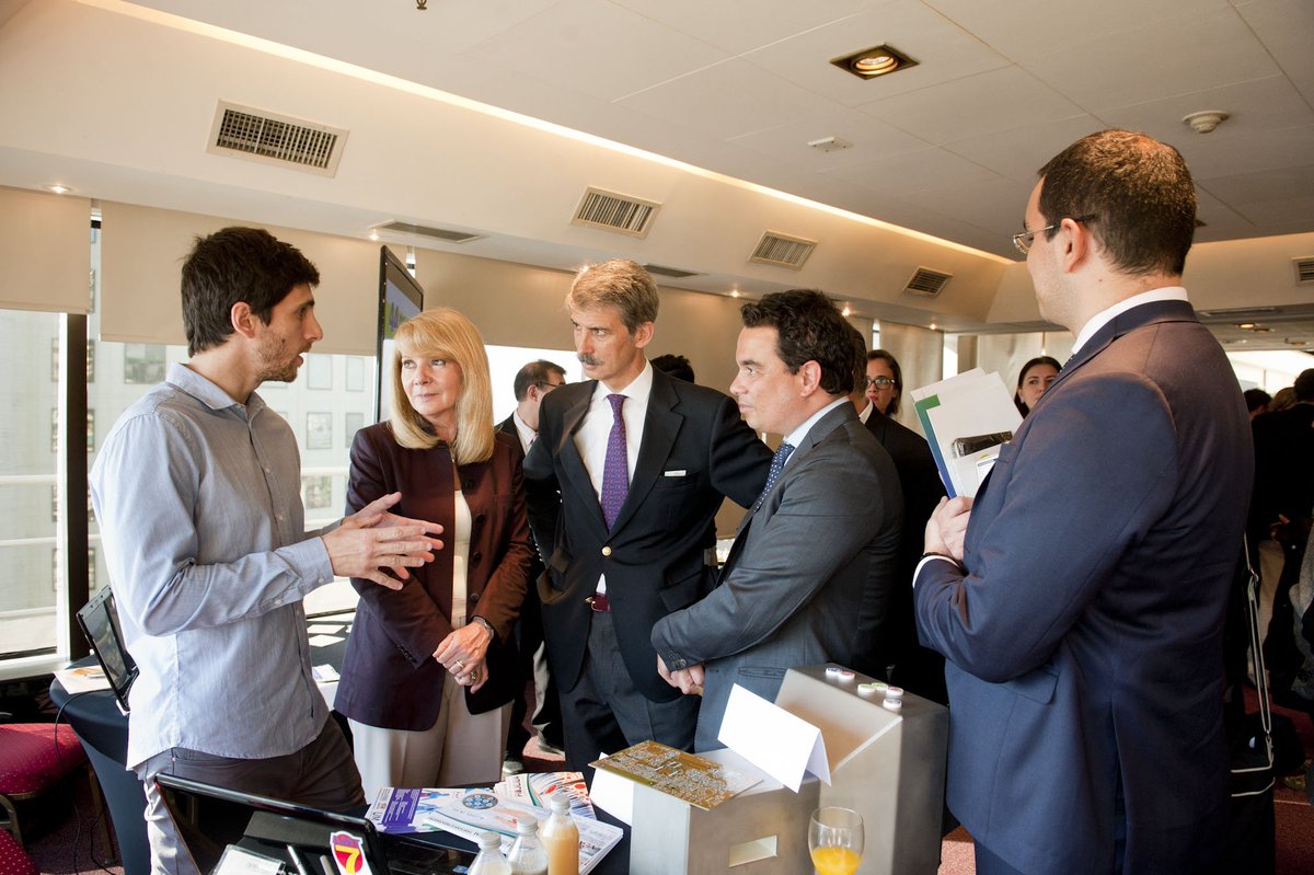 Presentando el trabajo de NANOTICA al embajador de la UE