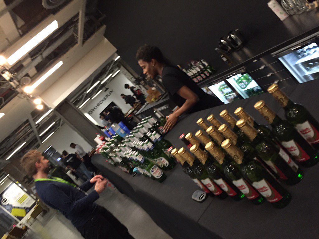 wendydevolder's tweet image. Hi @droidconuk folks: drinks and pizza ready for you at #droidconhack at #Codenode !