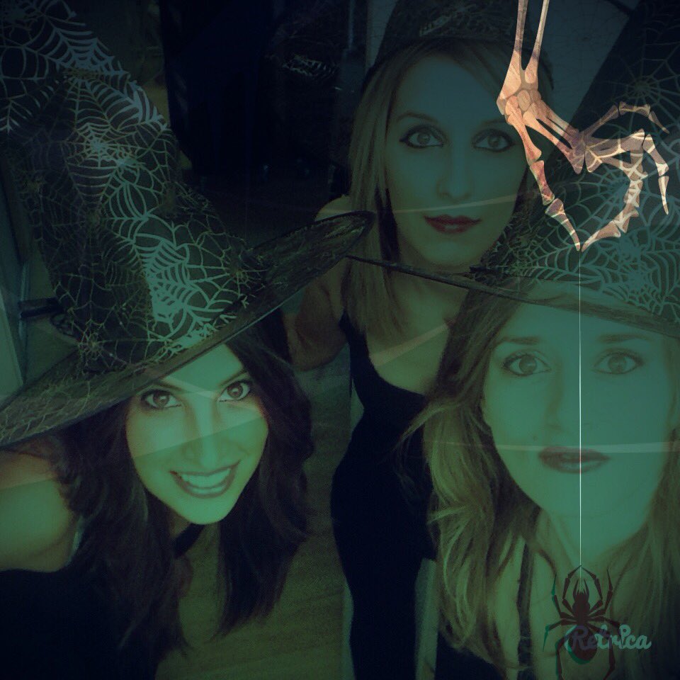 Las brujillas de <a href="/DosStylos/">Peluqria DOS STYLOS</a> os desean: ¡FELIZ HALLOWEEN!