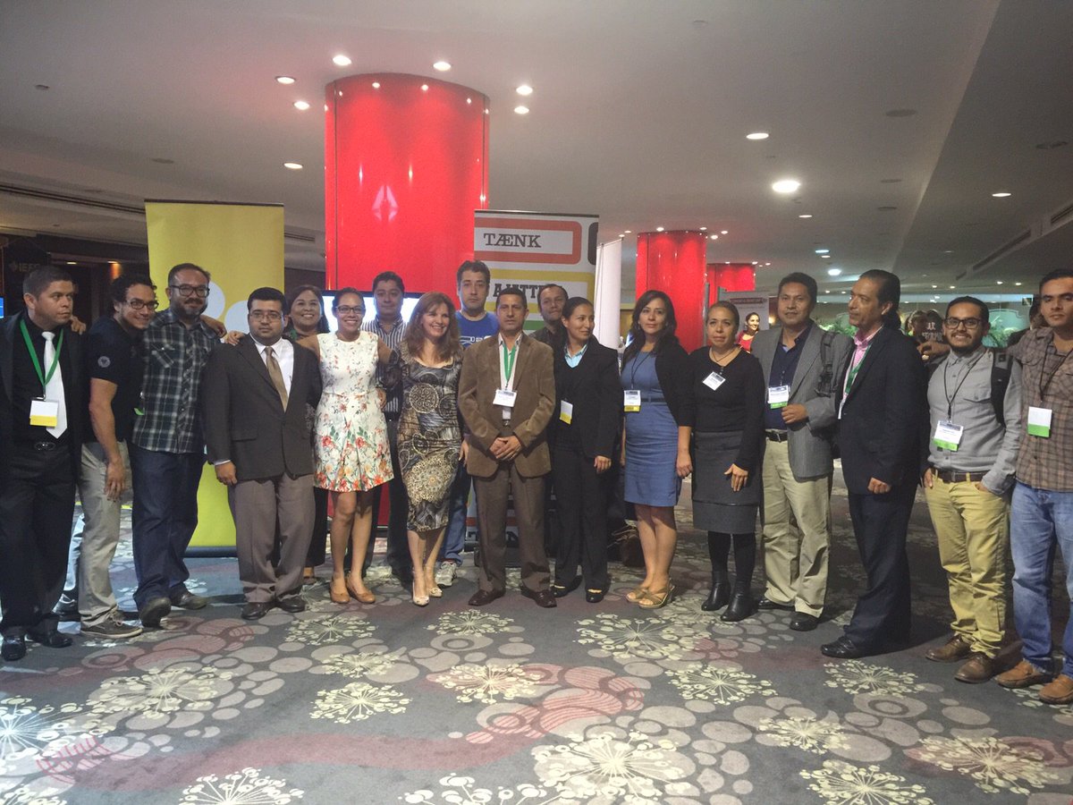 CUCEA_OFICIAL's tweet photo. Alumnos muestran sus trabajos en el Congreso Internacional en Ciudades Inteligentes→ https://t.co/HdR7cIC2mS https://t.co/rFhHzmUKib
