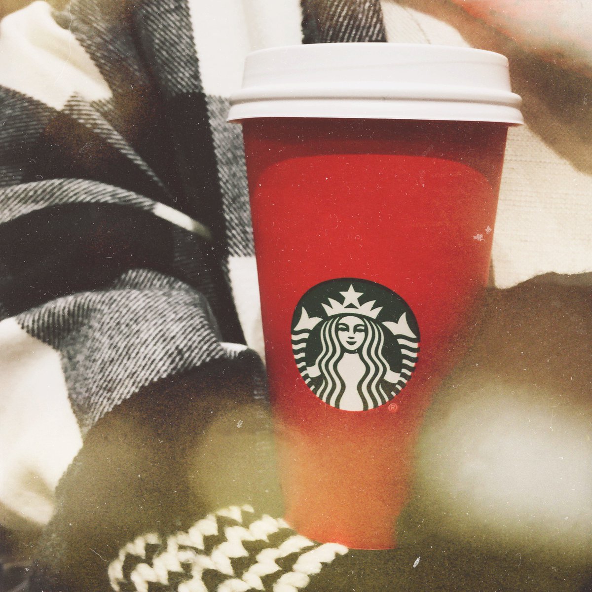 StarbucksCanada's tweet photo. It's a good day when an old friend returns. #RedCup https://t.co/rgdRFefD82
