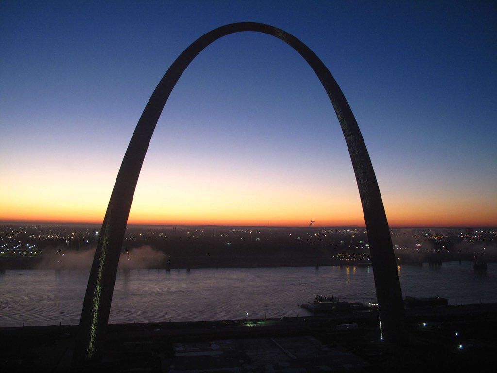 DowntownStLouis's tweet photo. Brilliant sunrise at the @GatewayArchSTL this morning, via @CityArchRiver #Arch50 https://t.co/vPBNCSbrO7