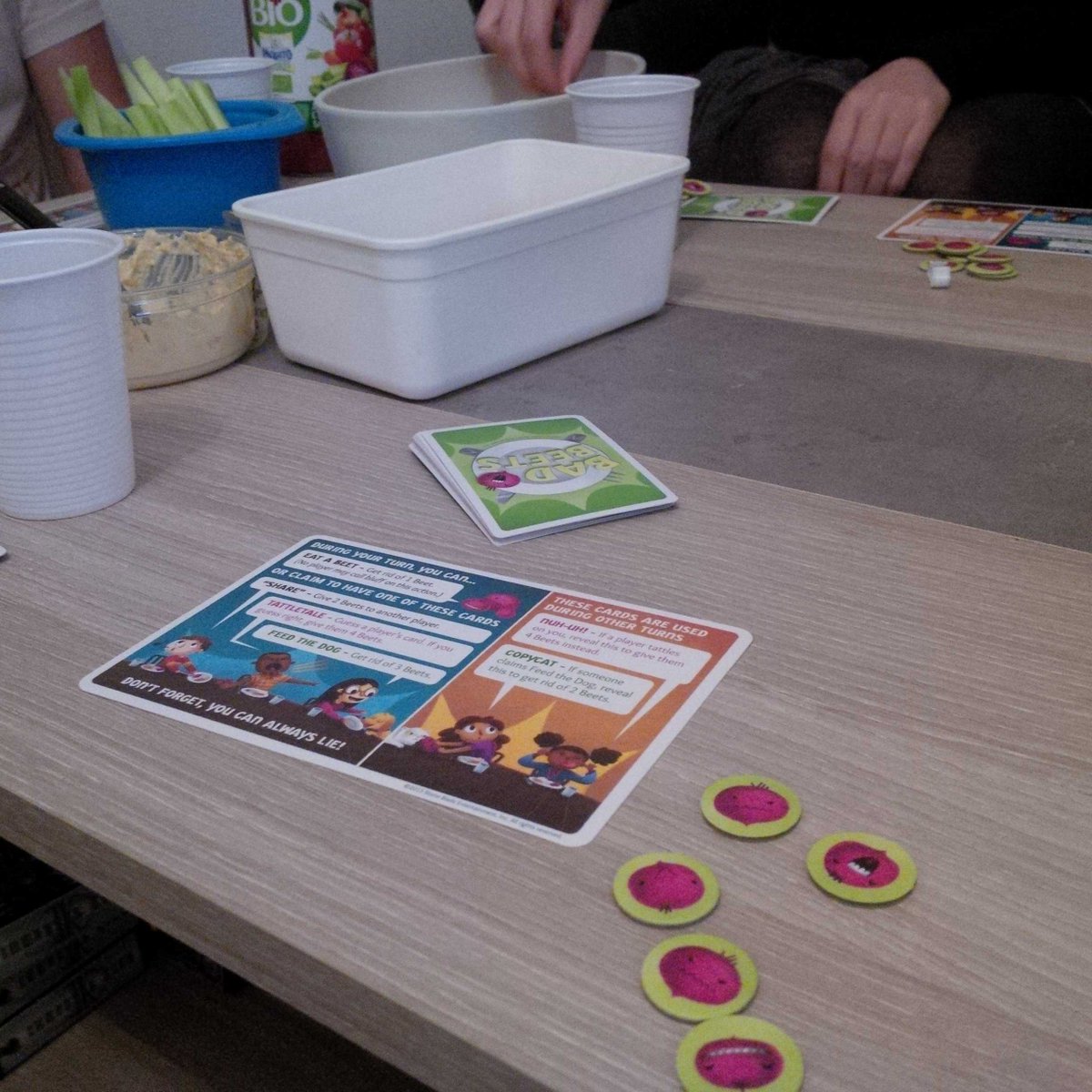 lia_404's tweet photo. On commence avec #BadBeets, un jeu où on essaie de se débarrasser de ses betteraves. (cc @AdeleEasmacott !) https://t.co/n2XuhSMc3s