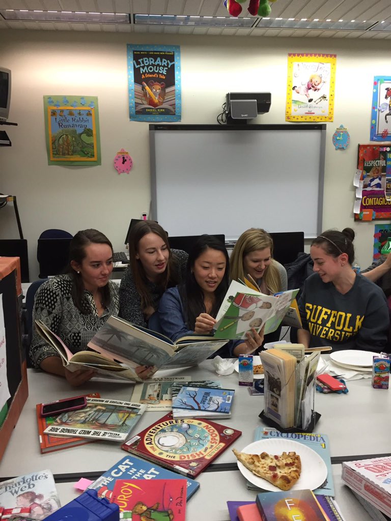 alexa_ecsu's tweet photo. #ECSUEDSTUDENTSREAD #GetBehindPictureBooks #ReadingIsCool  @SussingOutBooks https://t.co/1uHpAm2Di2